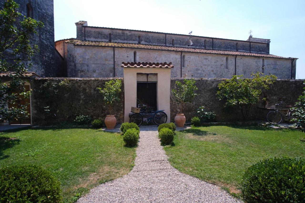 Badia Giulia Prestigious Historical B&B, Camaiore Adults Only - Pets Free ภายนอก รูปภาพ